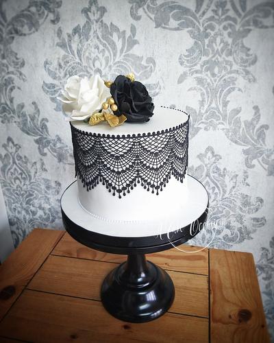 Black and white rose cake - Cake by Jo