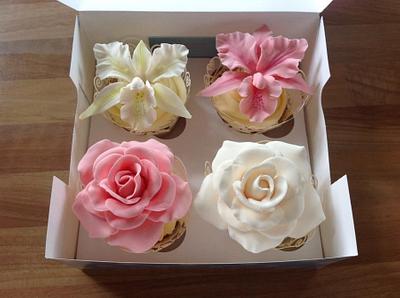 Floral cupcakes - Cake by Kirstie Edwards