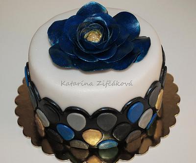 royal blue flower on cake - Cake by katarina139