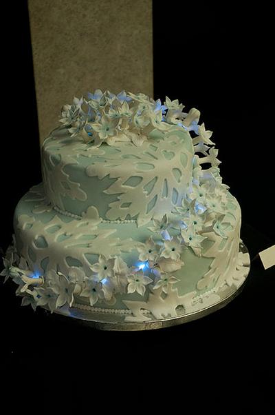 Snowflakes and Stephanotis Flowers - Cake by Sere