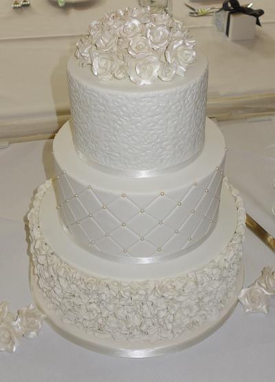 White Wedding - Cake by Jaymie