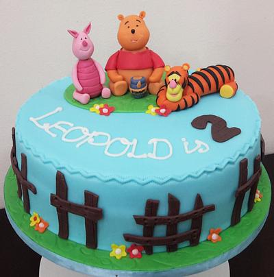Winnie-the-Pooh and crew - Cake by Valory