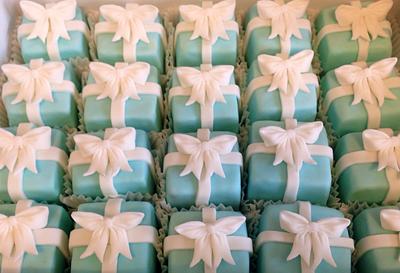 Tiffany cupcakes - Cake by Caron Eveleigh