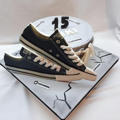 Converse shoes from photo album - Cake by Kaliss