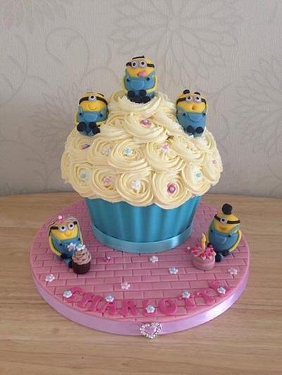 Minion Giant Cupcake - Cake by Sajocakes