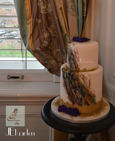 painted weddingcake marblelook with goldleaf - Cake by Judith-JEtaarten