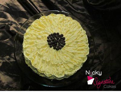 Sunflower Cake - Cake by NickySignatureCakes