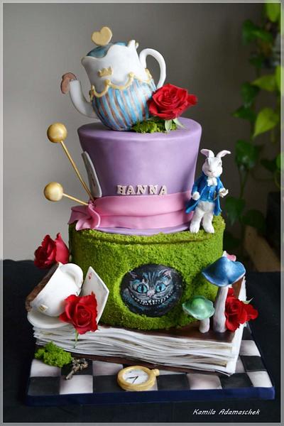Alice  - Cake by KamilaAdamaschek