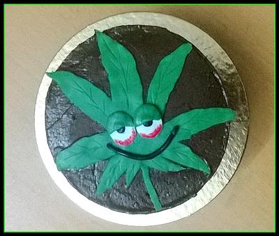 Marijuana leaf on the cake  - Cake by Candida