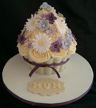giant cupcake with flowers - Cake by Lil Gems Cakes 'n' Cookies 
