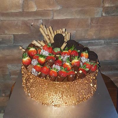 Strawberry Cake - Cake by Mora Cakes&More
