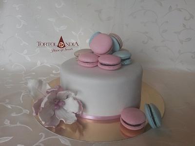 Birthday cake with Macarons - Cake by Tortolandia