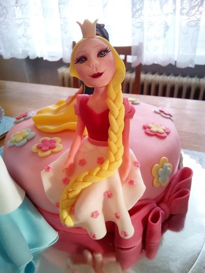 princess birthday cake - Cake by CoooLcakes