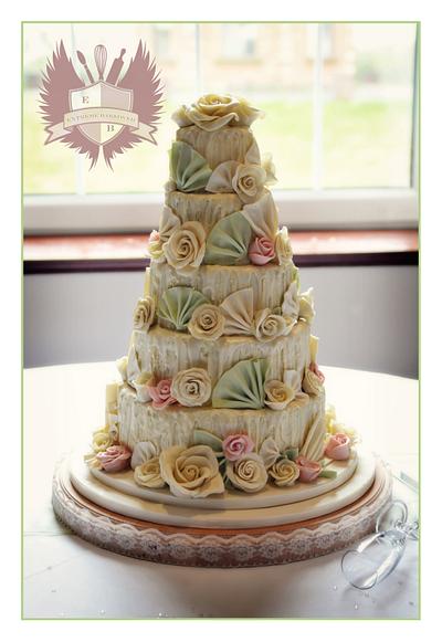Vintage choccywoccy style cake - Cake by Extreme Bakeover