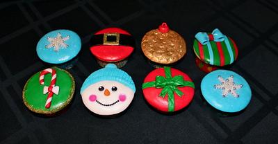Christmas Cupcakes  - Cake by Cuteology Cakes 
