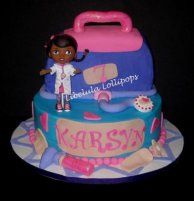 Doc McStuffins   - Cake by Mariela 