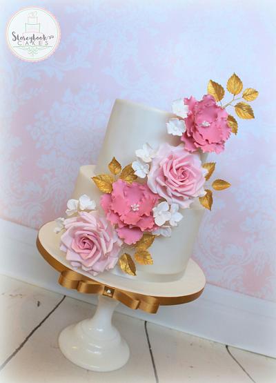 Pretty pink and gold floral cake - Cake by StoreybookCakesUK