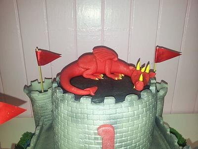 Dragons keep - Cake by Isabelle Young