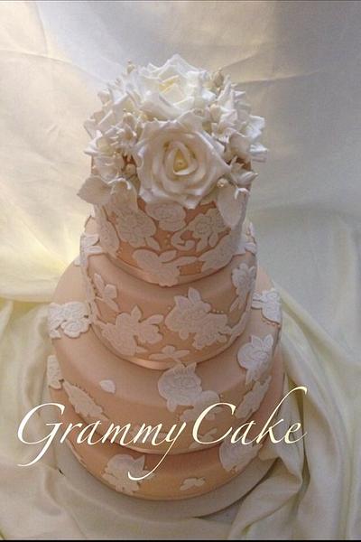 Laces and roses - Cake by GrammyCake