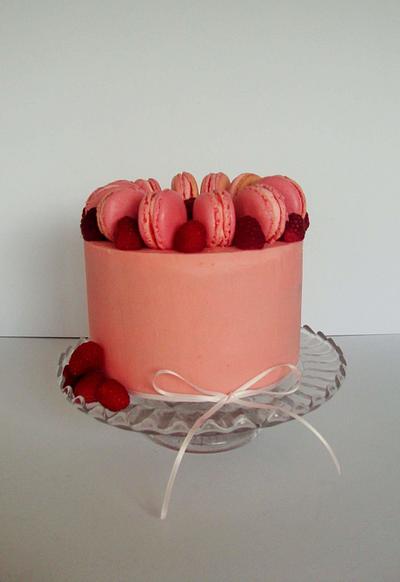 Buttercream and macarons - Cake by Amy