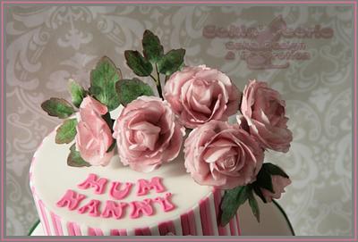 Wafer Paper Roses  - Cake by Suzanne Readman - Cakin' Faerie