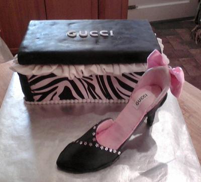 Gucci shoe box and shoe - Cake by Julia 