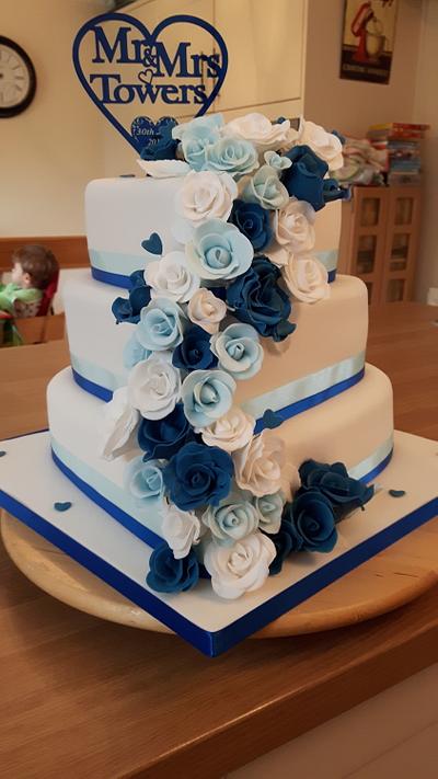 Hearts and roses wedding cake  - Cake by Kate