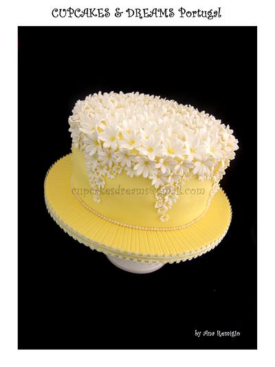 WHITE & YELLOW WEDDING CAKE - Cake by Ana Remígio - CUPCAKES & DREAMS Portugal