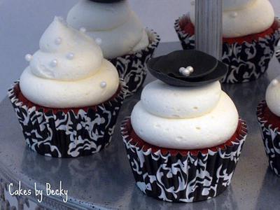 Black & White Bridal Shower Cupcakes - Cake by Becky Pendergraft