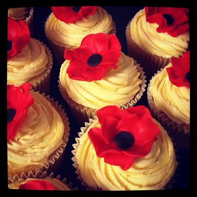 Poppy Cupcakes - Cake by Janine Lister