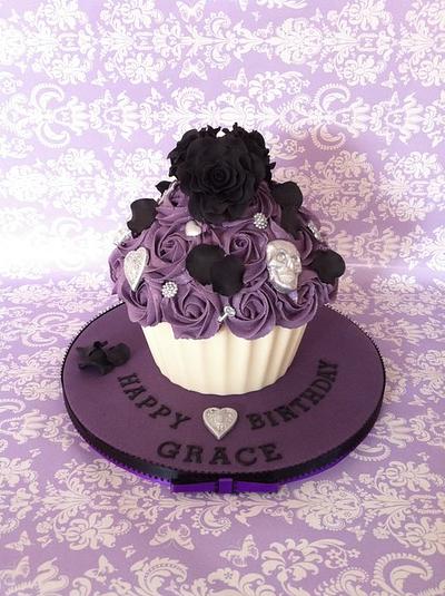 Grace's Birthday Cake - Cake by CheryllsCupcakes
