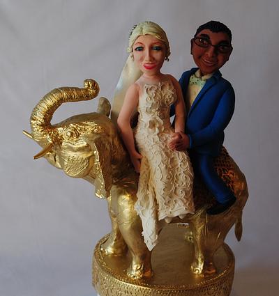 Bride and groom on a golden elephant - Cake by ylka