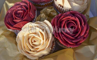 Cupcake buttercream roses - Cake by Mayummy