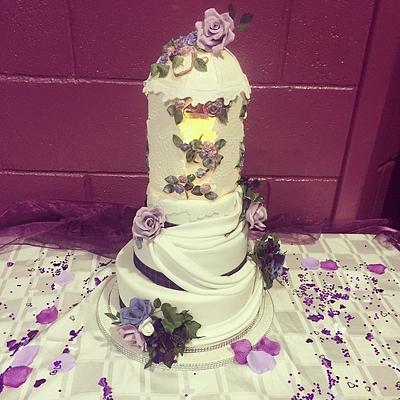 Lantern Wedding cake - Cake by Jacqui's Cupcakes & Cakes