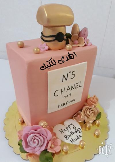 كعكة العطر - Cake by Alhudacake 