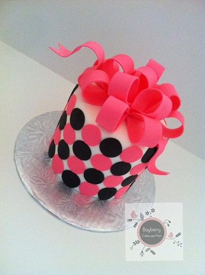 Simple polka dots & bow - Cake by Cathy Moilan