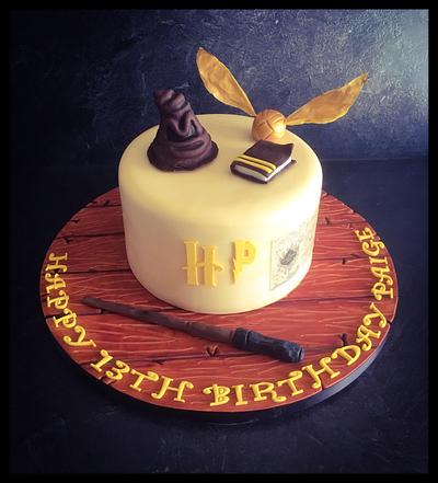 Harry Potter themed cake - Cake by Dinkyscakes
