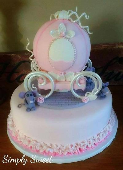 Cinderella carriage - Cake by Simplysweetcakes1