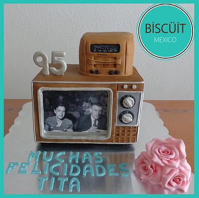 Old TV - Cake by BISCÜIT Mexico