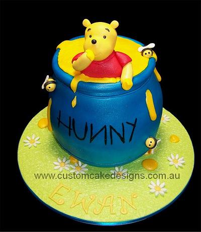 Winnie the Pooh Cake - Cake by Custom Cake Designs