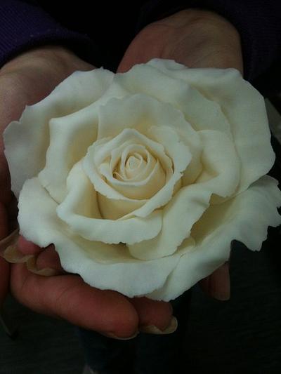 Cream Icing Rose - Full Bloom - Cake by Lisa Templeton