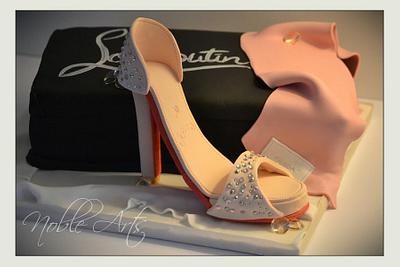 Bling & things! - Cake by Lisa Nobles