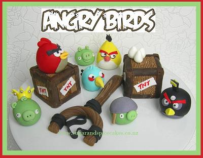 "No one steals them Eggs!!" - Angry Birds Cake Toppers ~  - Cake by Mel_SugarandSpiceCakes