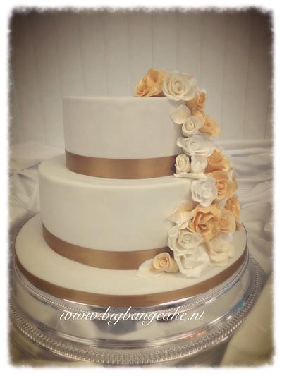 Wedding Cake with roses and a touch of gold. - Cake by KimsSweetyCakes