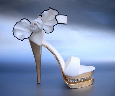White & gold shoe with bling - Cake by Karen Geraghty