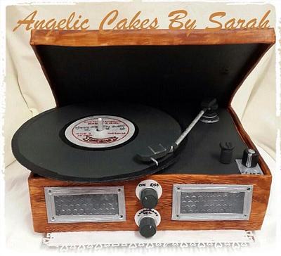 Record player cake - Cake by Angelic Cakes By Sarah