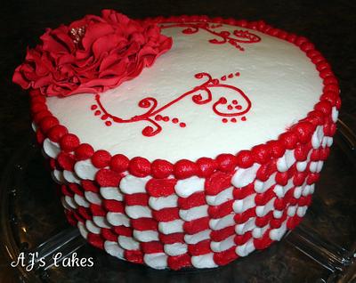 Red and White Petal - Cake by Amanda Reinsbach