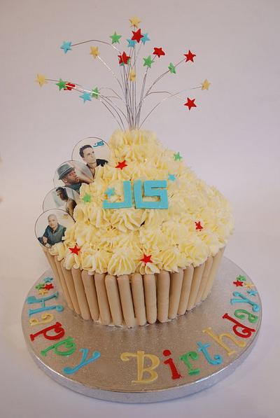 JLS Giant Cupcake - Cake by Gill Earle