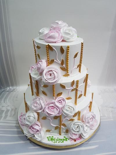 Roses with a touch of Gold  - Cake by Michelle's Sweet Temptation