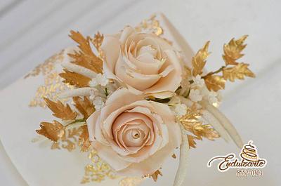 Gold romance - Cake by Mónika Fuentes Fallas